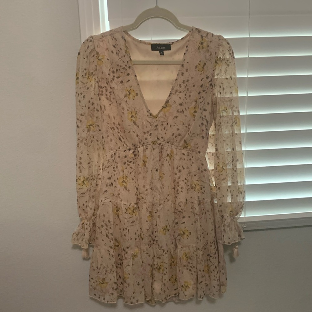 Boutique small light pink/tan patterned mini dress.